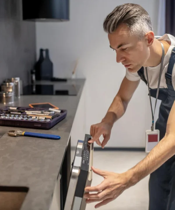 Appliance repair technician providing professional home appliance repair service in Naperville IL